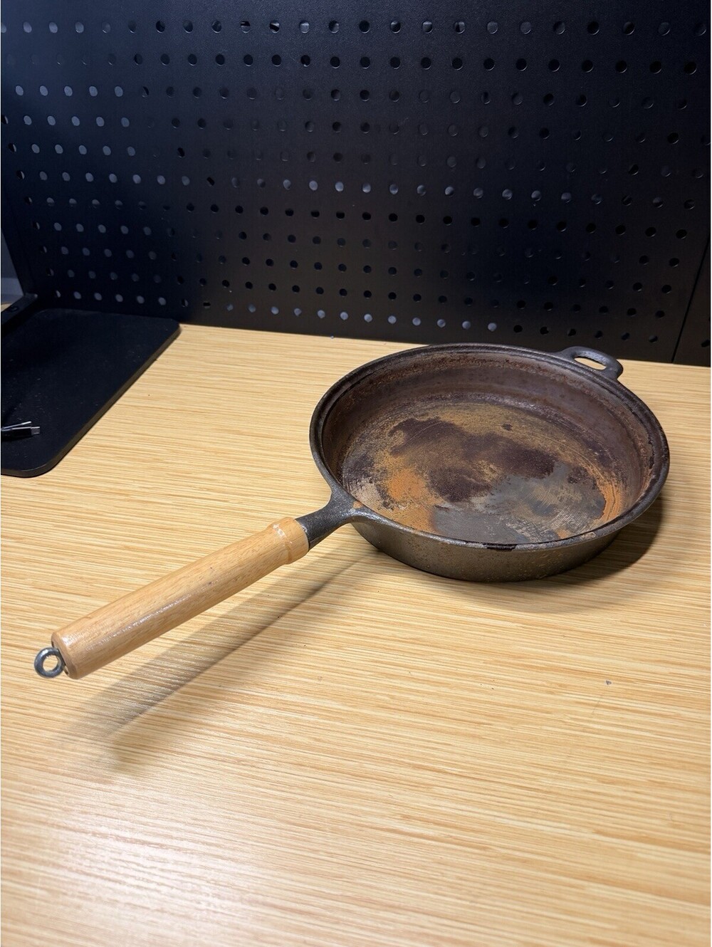 VTG Cast Iron Skillet Frying Pan 10 Inch Wood Handle Helper Tab Rustic Taiwan